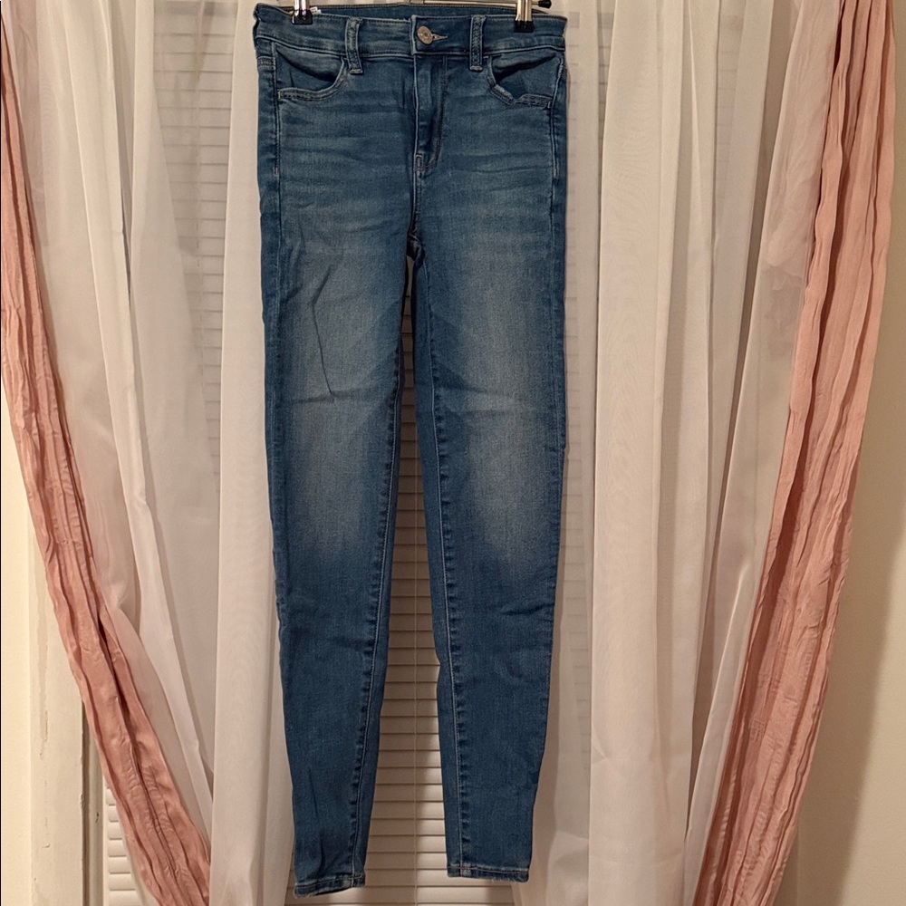 American Eagle - Light Wash Skinny Jeans